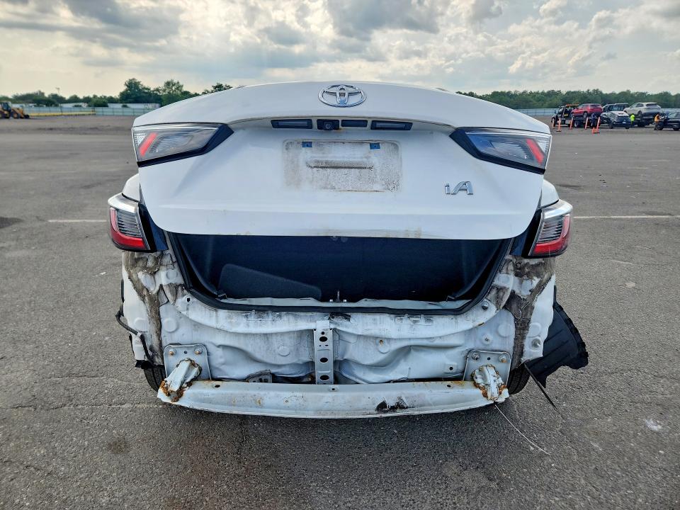 2018 Toyota Yaris Ia მანქანა იყიდება აუქციონზე, vin: 3MYDLBYV0JY329827, აუქციონის ნომერი: 61938846