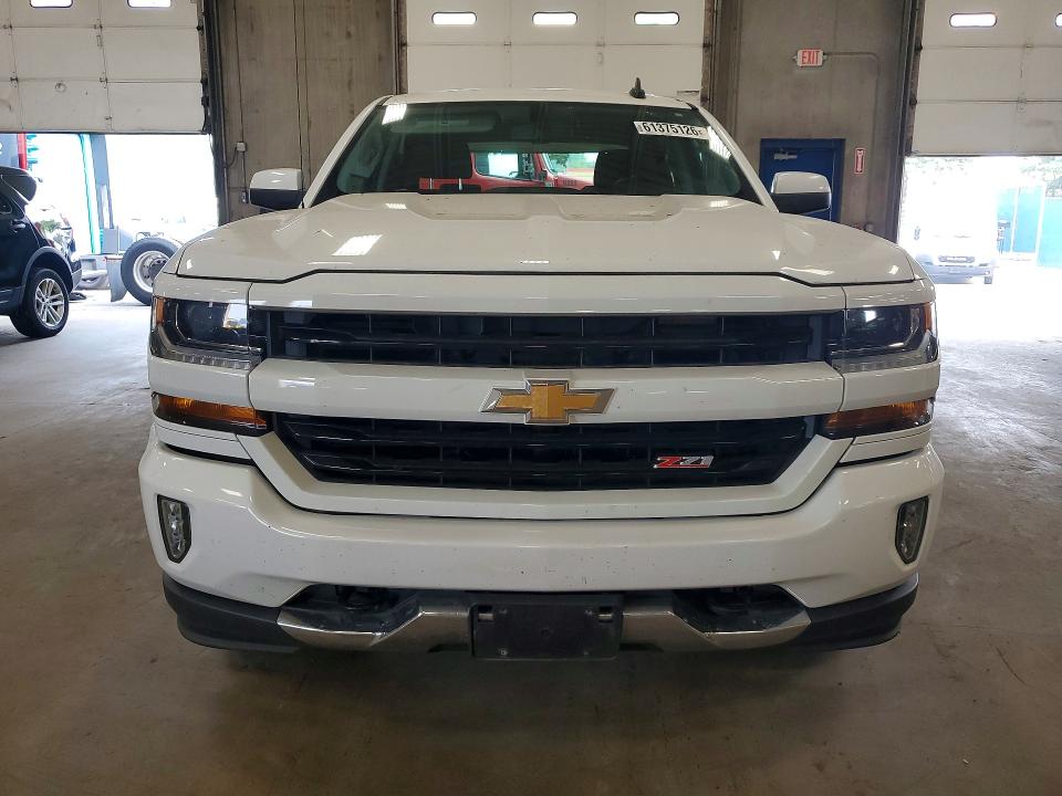 Продаж на аукціоні авто 2018 Chevrolet Silverado, vin: 3GCUKREC7JG474219, номер лоту: 61375126