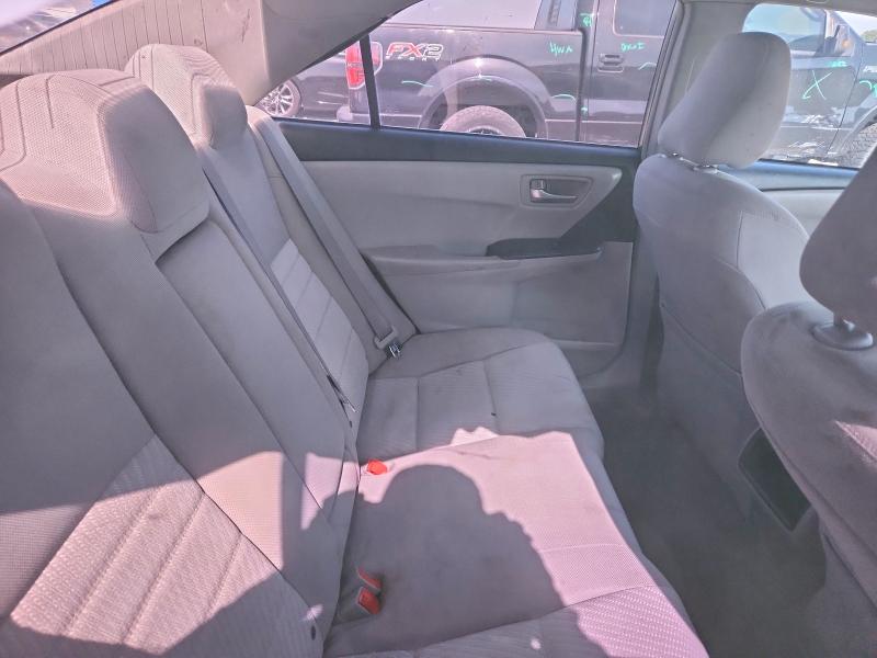 60512496 :رقم المزاد ، 4T4BF1FK4FR500929 vin ، 2015 Toyota Camry مزاد بيع