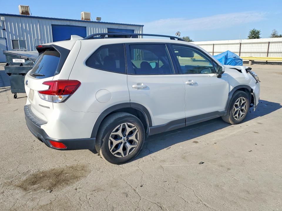 Продажа на аукционе авто 2022 Subaru Forester, vin: JF2SKAEC0NH506515, номер лота: 60874206