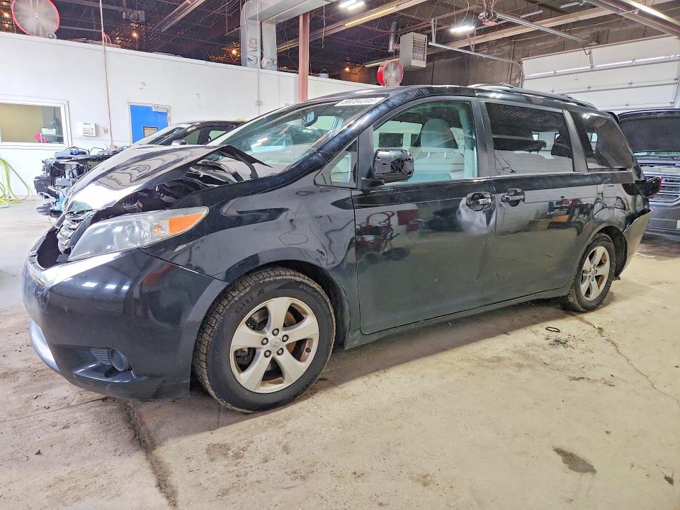 Продажа на аукционе авто 2015 Toyota Sienna, vin: 5TDKK3DC8FS581830, номер лота: 59704346