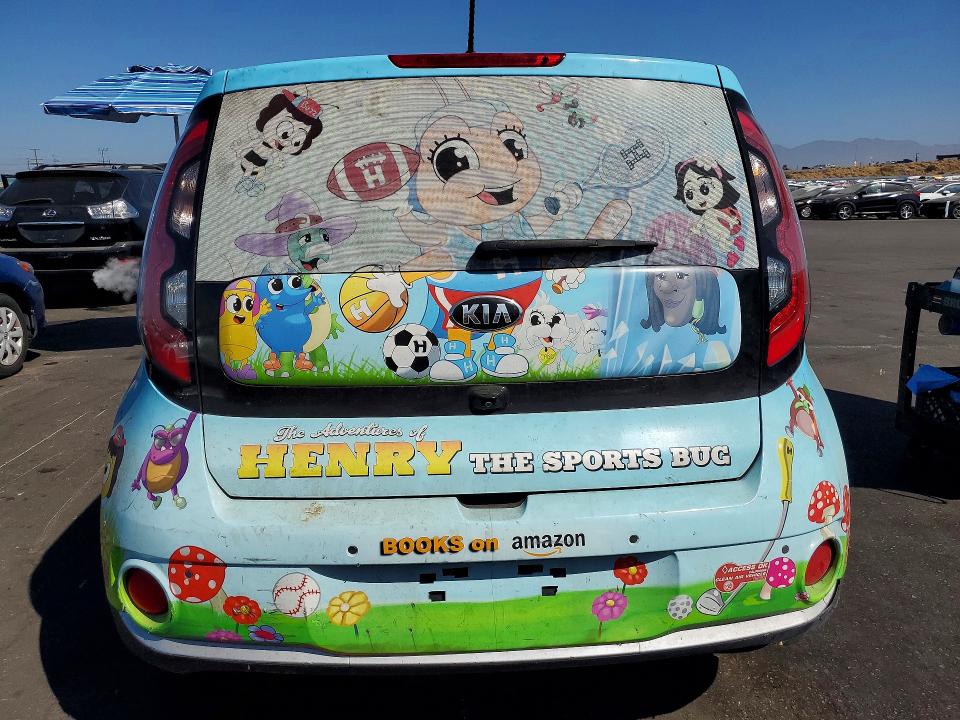 60870746 :رقم المزاد ، KNDJX3AE7J7032271 vin ، 2018 Kia Soul Ev مزاد بيع