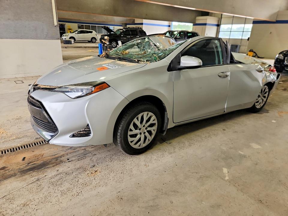 60330576 :رقم المزاد ، 5YFBURHE7HP636711 vin ، 2017 Toyota Corolla مزاد بيع