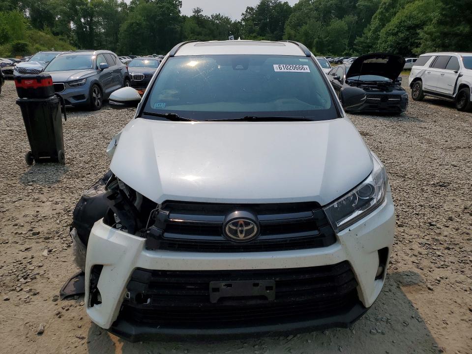 61020666 :رقم المزاد ، 5TDJZRFH3HS517684 vin ، 2017 Toyota Highlander مزاد بيع