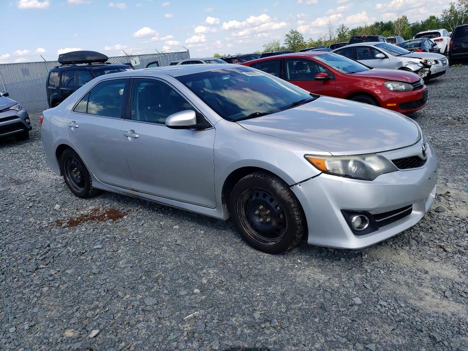 60563276 :رقم المزاد ، 4T1BF1FKXEU329516 vin ، 2014 Toyota Camry مزاد بيع