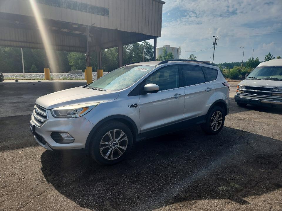 2017 Ford Escape მანქანა იყიდება აუქციონზე, vin: 1FMCU9GD0HUC70084, აუქციონის ნომერი: 59827476