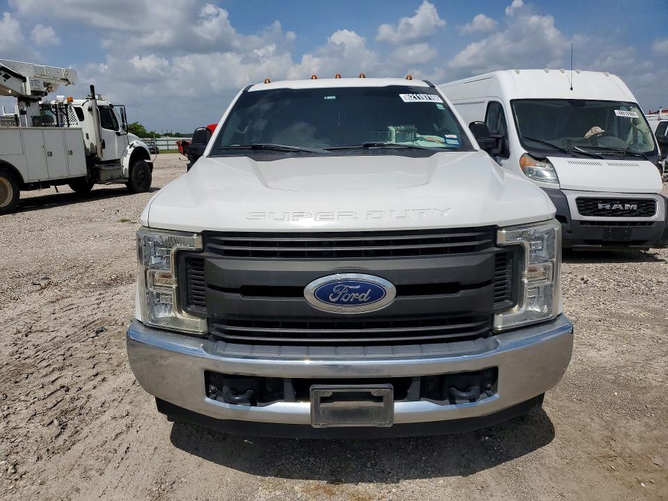 62119716 :رقم المزاد ، 1FD7X3ET6KEF93976 vin ، 2019 Ford F350 مزاد بيع