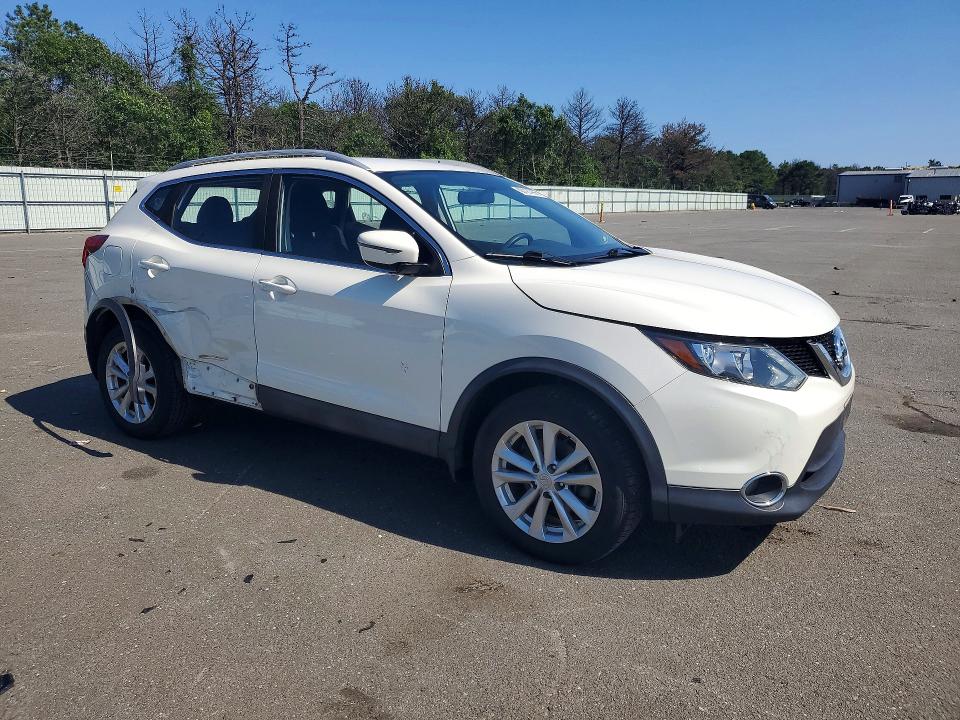 60121966 :رقم المزاد ، JN1BJ1CR3HW138214 vin ، 2017 Nissan Rogue Sport مزاد بيع
