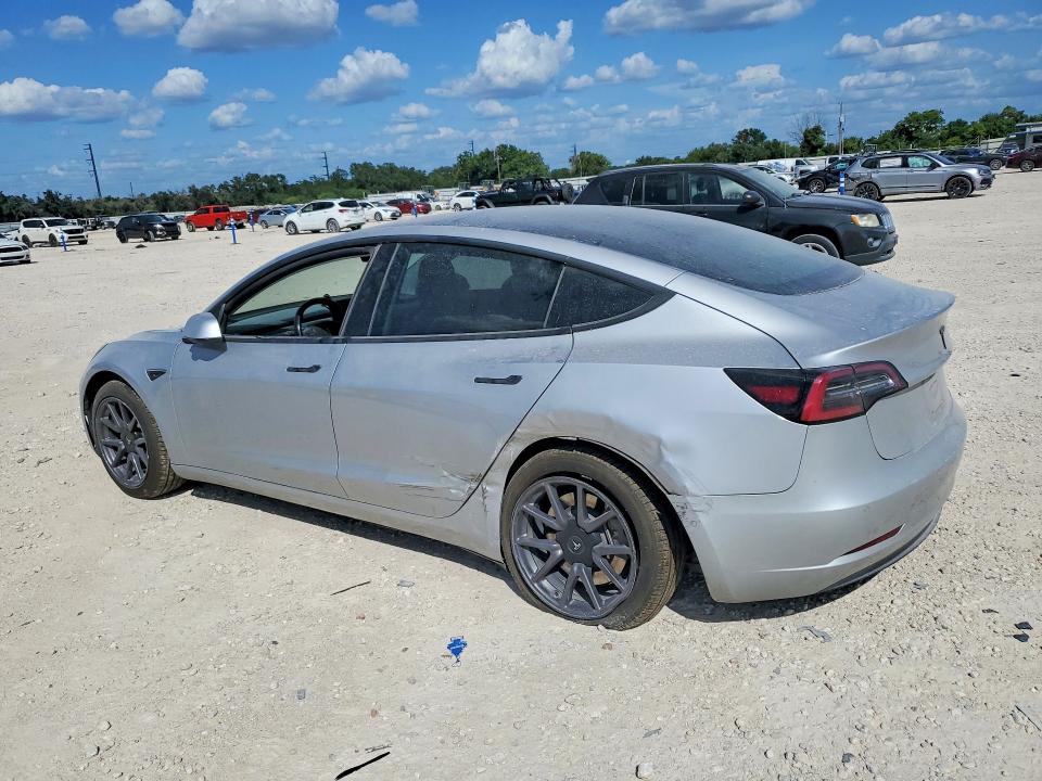 59234056 :رقم المزاد ، 5YJ3E1EAXJF077337 vin ، 2018 Tesla Model 3 مزاد بيع