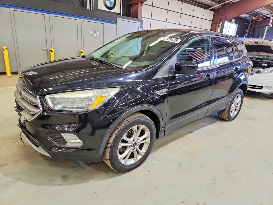62443486 :رقم المزاد ، 1FMCU0GD5HUD71682 vin ، 2017 Ford Escape مزاد بيع