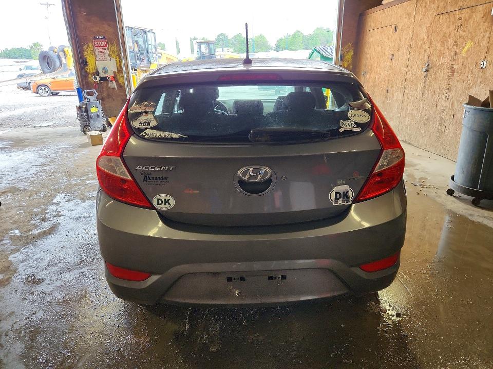 59590436 :رقم المزاد ، KMHCT5AE9FU220861 vin ، 2015 Hyundai Accent مزاد بيع