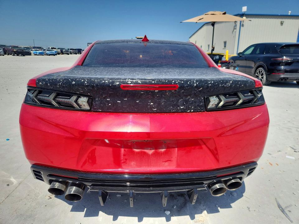 62139066 :رقم المزاد ، 1G1FB1RS8J0127135 vin ، 2018 Chevrolet Camaro مزاد بيع