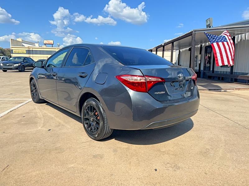 61090106 :رقم المزاد ، 5YFBURHE7HP640550 vin ، 2017 Toyota Corolla مزاد بيع