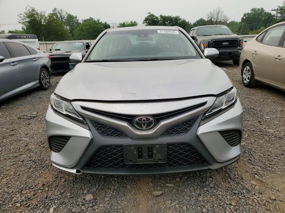 Продаж на аукціоні авто 2018 Toyota Camry, vin: 4T1B11HK9JU677510, номер лоту: 61469936