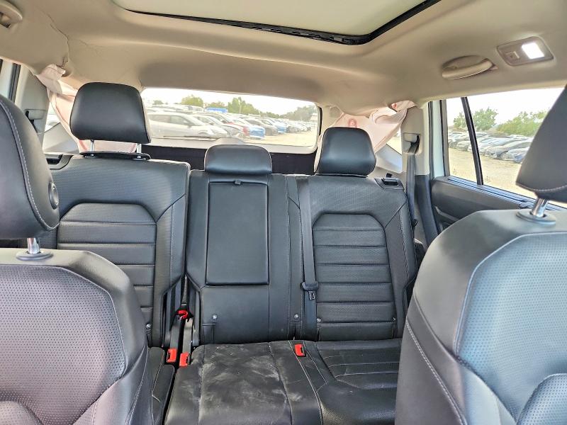 61877696 :رقم المزاد ، 1V2NR2CA0JC577623 vin ، 2018 Volkswagen Atlas مزاد بيع