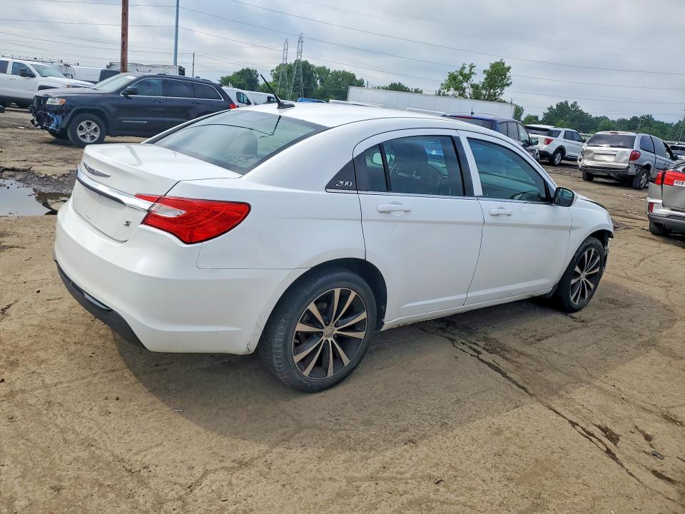 60445216 :رقم المزاد ، 1C3CCBBG7EN120144 vin ، 2014 Chrysler 200 مزاد بيع