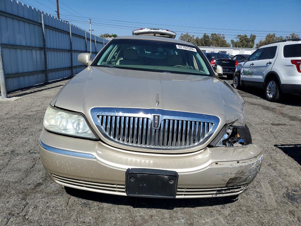 Продаж на аукціоні авто 2004 Lincoln Town Car, vin: 1LNHM81W44Y611578, номер лоту: 62702526