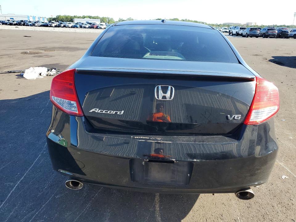 61587226 :رقم المزاد ، 1HGCS2B86BA005563 vin ، 2011 Honda Accord مزاد بيع