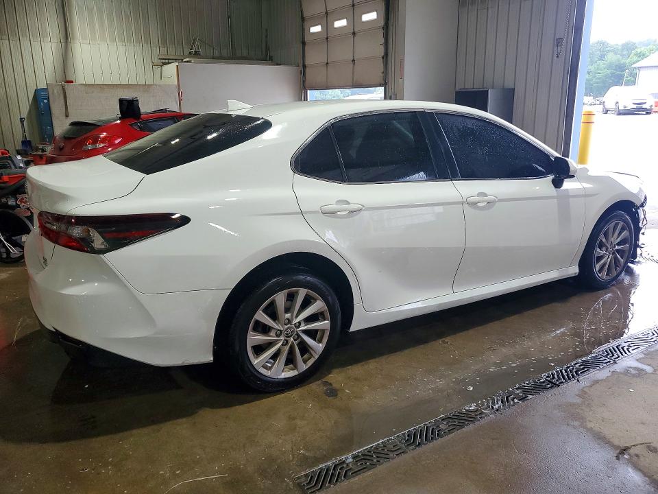 60058966 :رقم المزاد ، 4T1C11BK9NU055430 vin ، 2022 Toyota Camry مزاد بيع