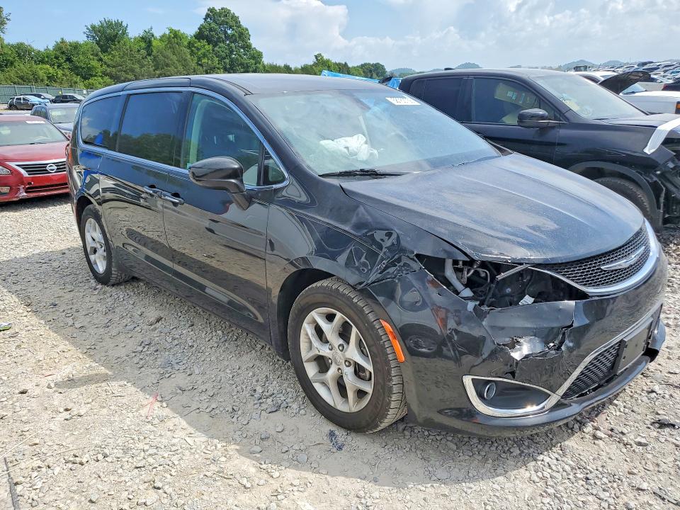 58763756 :رقم المزاد ، 2C4RC1FG4JR125972 vin ، 2018 Chrysler Pacifica مزاد بيع