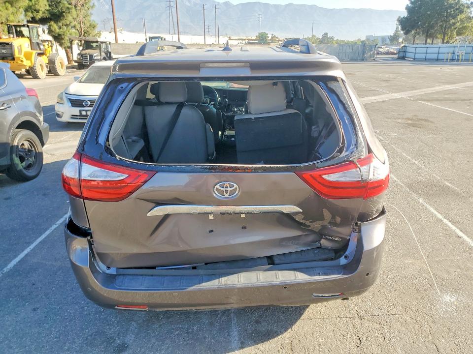 59399136 :رقم المزاد ، 5TDYK3DC5FS682396 vin ، 2015 Toyota Sienna مزاد بيع