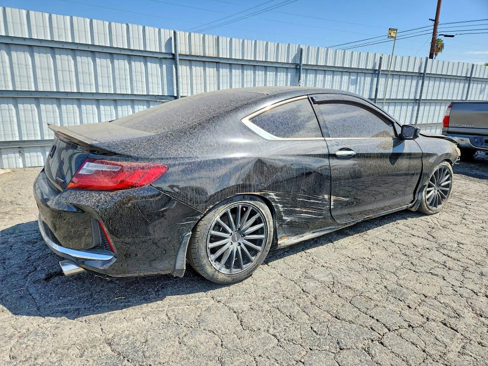 62100216 :رقم المزاد ، 1HGCT1A3XHA001389 vin ، 2017 Honda Accord مزاد بيع