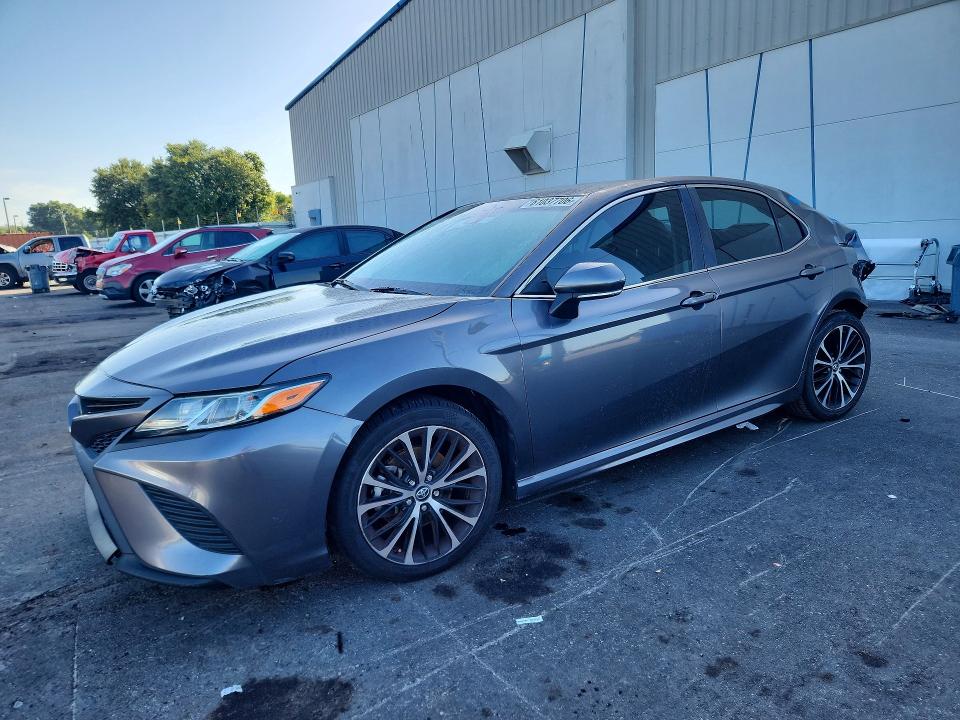 2019 Toyota Camry მანქანა იყიდება აუქციონზე, vin: 4T1B11HK2KU829242, აუქციონის ნომერი: 61037706