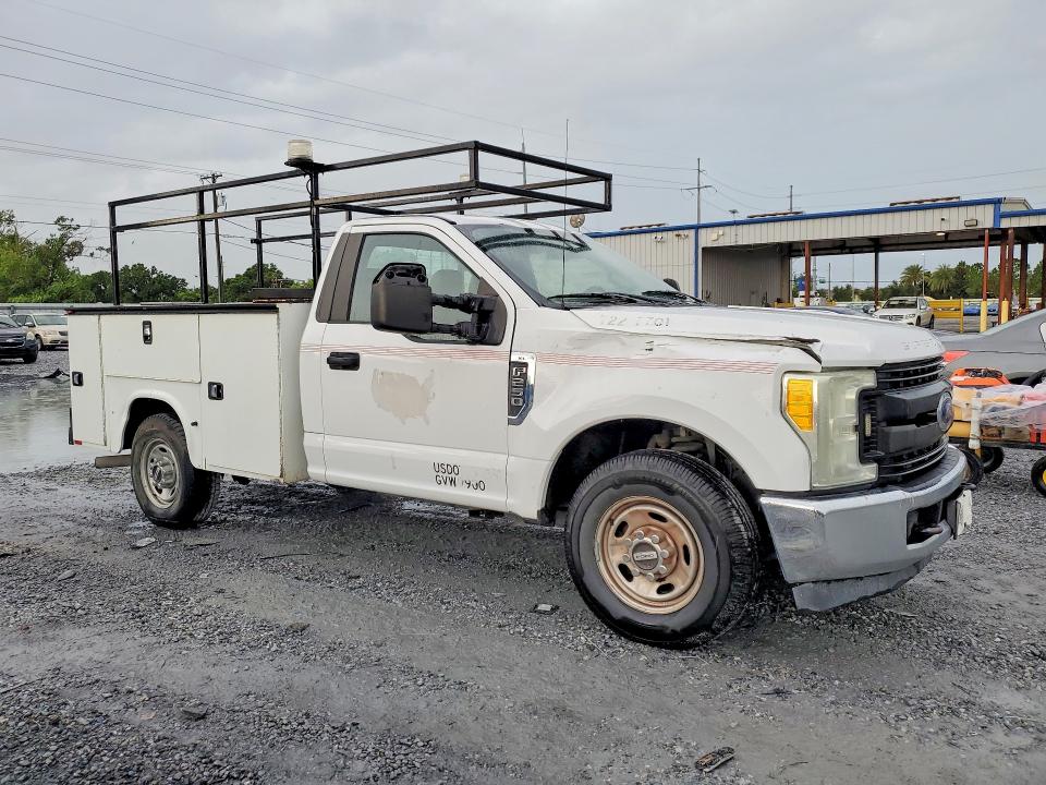 61770266 :رقم المزاد ، 1FDBF2A60HEB60251 vin ، 2017 Ford F250supdty مزاد بيع