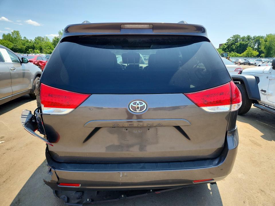 2014 Toyota Sienna მანქანა იყიდება აუქციონზე, vin: 5TDYK3DC7ES450607, აუქციონის ნომერი: 62126016