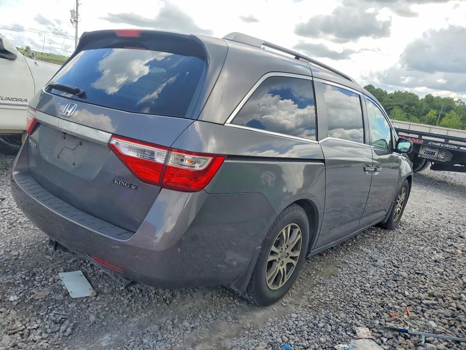 61584726 :رقم المزاد ، 5FNRL5H69DB044168 vin ، 2013 Honda Odyssey مزاد بيع