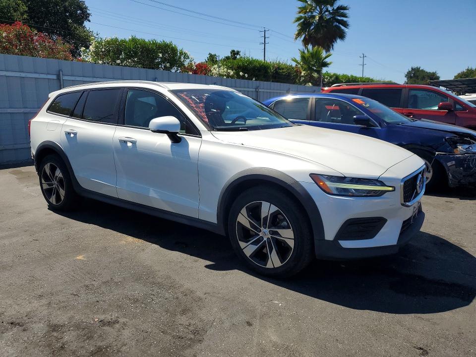 Продаж на аукціоні авто 2020 Volvo V60 Cross Country, vin: YV4102WK4L1043972, номер лоту: 61750856