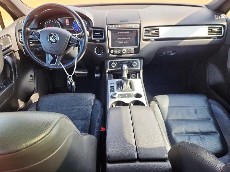 61713686 :رقم المزاد ، WVGRF7BP8HD004466 vin ، 2017 Volkswagen Tiguan مزاد بيع