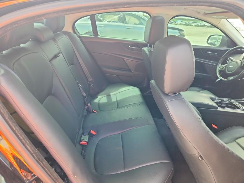 61342106 :رقم المزاد ، SAJAR4FX1JCP39188 vin ، 2018 Jaguar Xe مزاد بيع