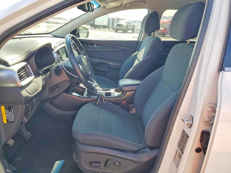 61433526 :رقم المزاد ، 5XYPG4A31HG276560 vin ، 2017 Kia Sorento مزاد بيع