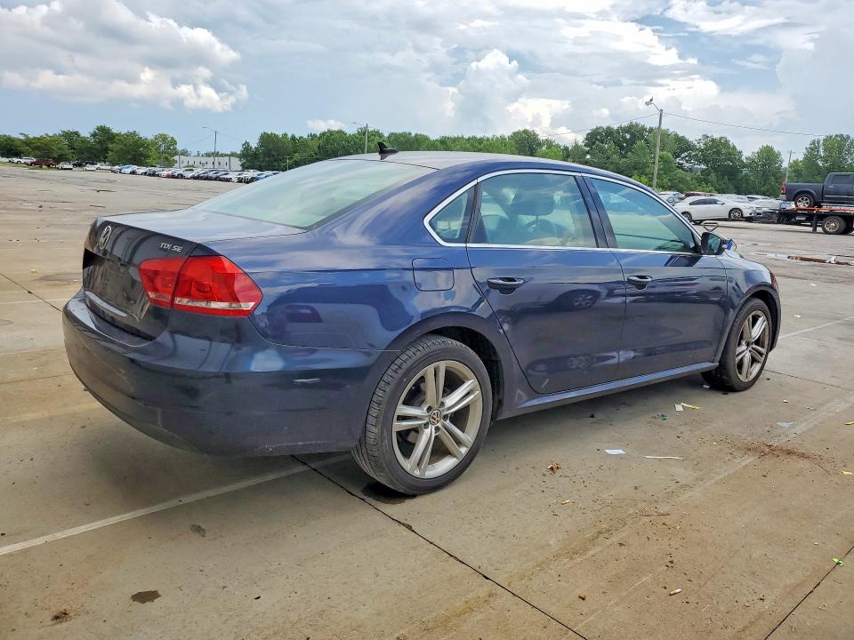 60847696 :رقم المزاد ، 1VWBV7A3XFC051327 vin ، 2015 Volkswagen Passat مزاد بيع