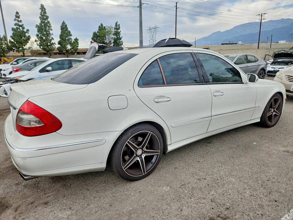 61470346 :رقم المزاد ، WDBUF56X27B092078 vin ، 2007 Mercedes-benz E مزاد بيع