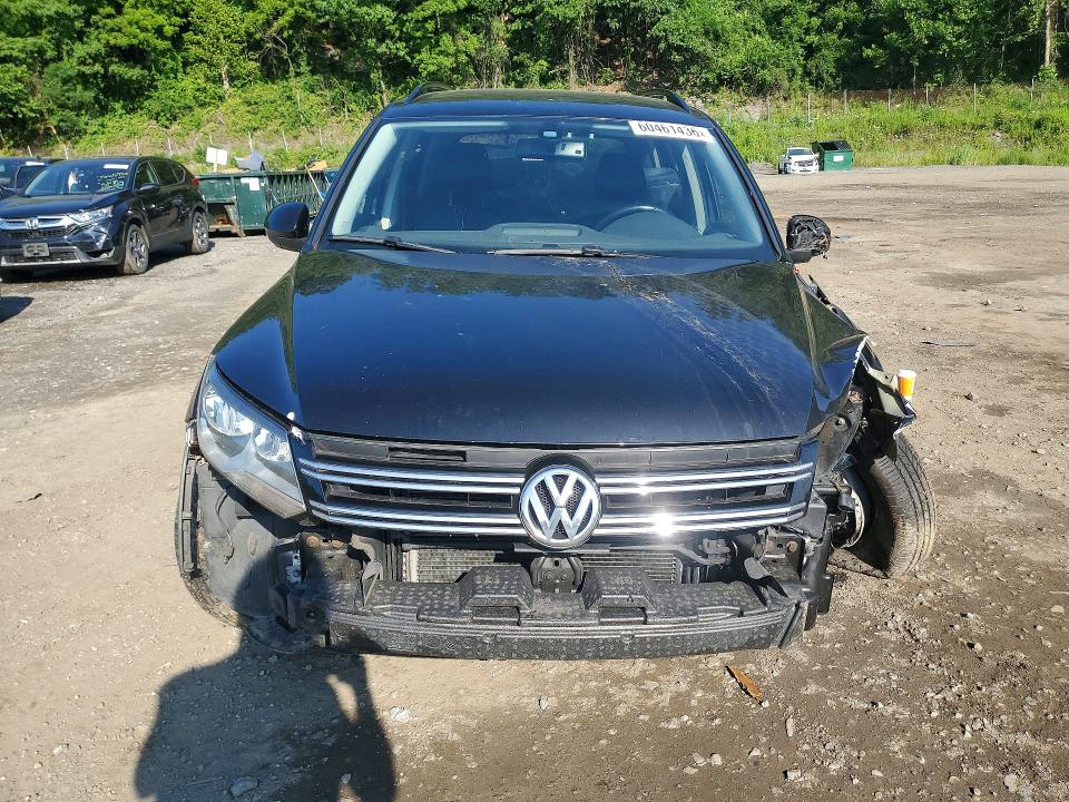 60461436 :رقم المزاد ، WVGBV7AX2HK029199 vin ، 2017 Volkswagen Tiguan مزاد بيع
