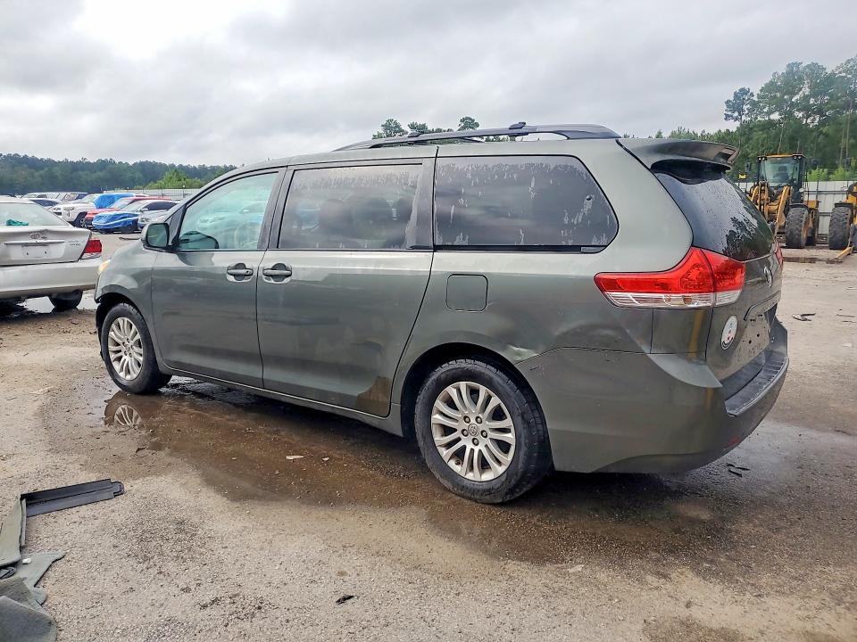 59246106 :رقم المزاد ، 5TDYK3DC8ES437526 vin ، 2014 Toyota Sienna مزاد بيع