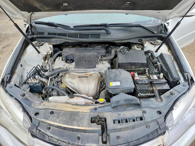 62431516 :رقم المزاد ، 4T1BF1FK7FU110689 vin ، 2015 Toyota Camry مزاد بيع