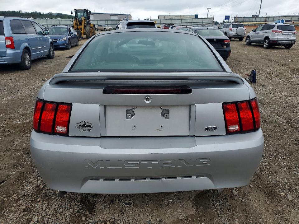 60819206 :رقم المزاد ، 1FAFP4047YF226325 vin ، 2001 Ford Mustang مزاد بيع