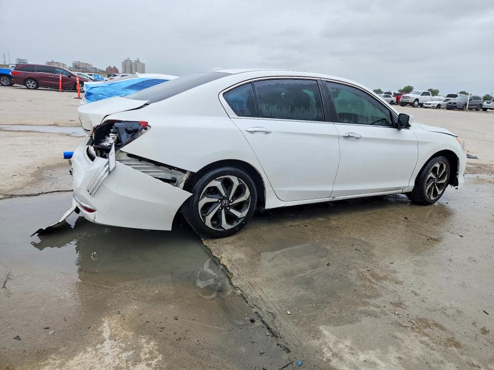 61560496 :رقم المزاد ، 1HGCR2F84GA045458 vin ، 2016 Honda Accord مزاد بيع