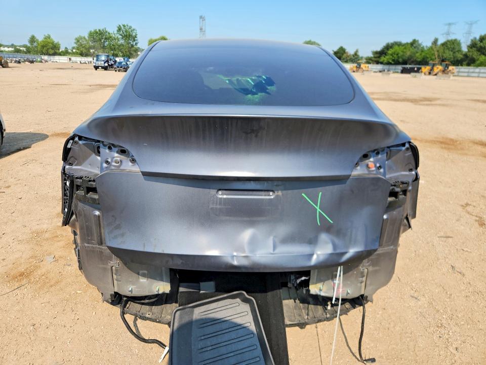 60194126 :رقم المزاد ، 5YJYGAEE0MF228239 vin ، 2021 Tesla Model  Y مزاد بيع