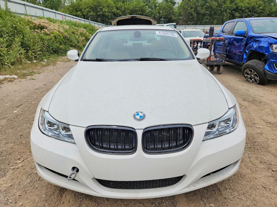 61608786 :رقم المزاد ، WBAPH7C57BE850556 vin ، 2011 Bmw 328 مزاد بيع