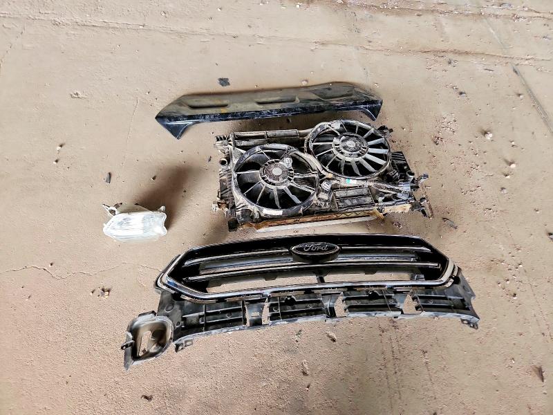 2017 Ford Escape მანქანა იყიდება აუქციონზე, vin: 1FMCU0J9XHUD19940, აუქციონის ნომერი: 61018536