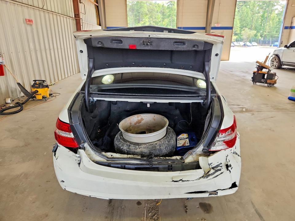 61202006 :رقم المزاد ، WDDHF5KB8CA627224 vin ، 2012 Mercedes-benz E مزاد بيع