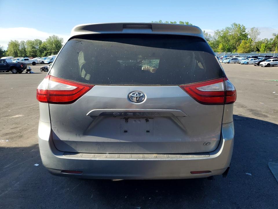63215856 :رقم المزاد ، 5TDKK3DC9FS587006 vin ، 2015 Toyota Sienna مزاد بيع