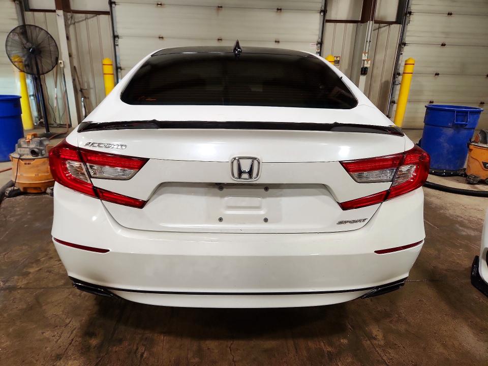 63364756 :رقم المزاد ، 1HGCV1F30JA030523 vin ، 2018 Honda Accord مزاد بيع