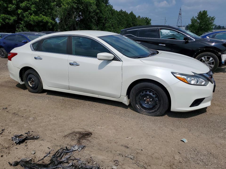 2017 Nissan Altima მანქანა იყიდება აუქციონზე, vin: 1N4AL3AP0HN343386, აუქციონის ნომერი: 61717536