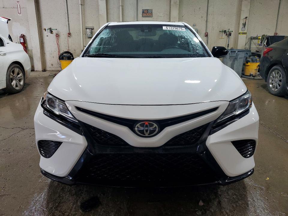 61229676 :رقم المزاد ، 4T1B11HK3KU694613 vin ، 2019 Toyota Camry مزاد بيع