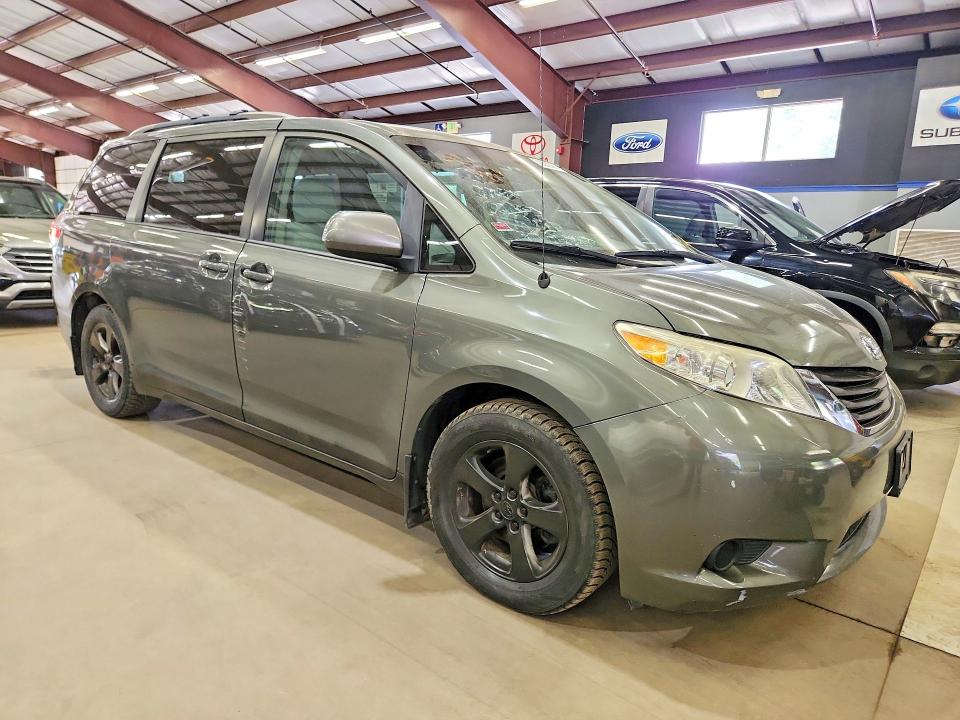 Продажа на аукционе авто 2012 Toyota Sienna, vin: 5TDKK3DC2CS277811, номер лота: 62562566